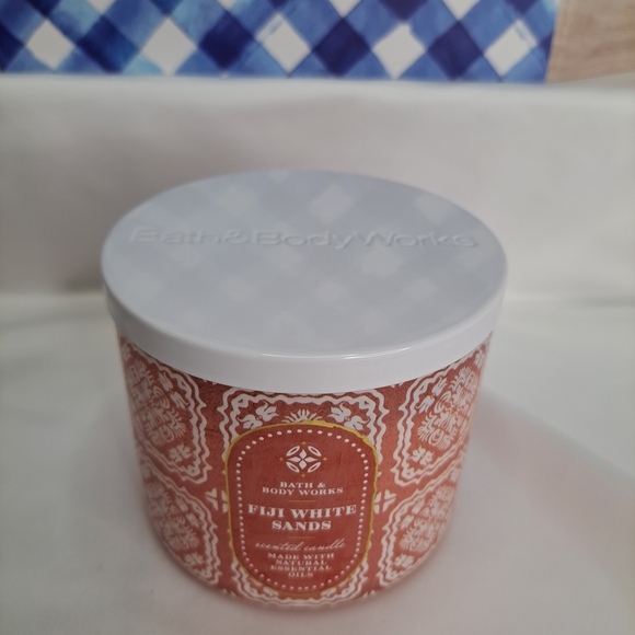 Bath & Body Works Fiji White Sands Scented Candle - Orange - Picture 9 of 10